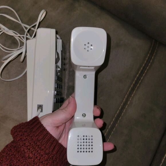 GE 2-9168A Corded Pushbutton Office Telephone with 12 Number Memory - Picture 6 of 7